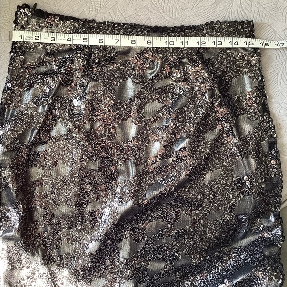 Beautiful sequined skirt-SO DRESSY 💖💖💖 - Picture 10 of 10